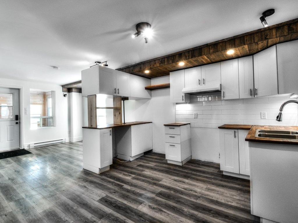 









305


Rue Laurier

,
Saint-Jean-sur-Richelieu,




QC
J3B6L2

