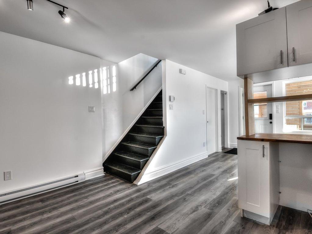 









305


Rue Laurier

,
Saint-Jean-sur-Richelieu,




QC
J3B6L2

