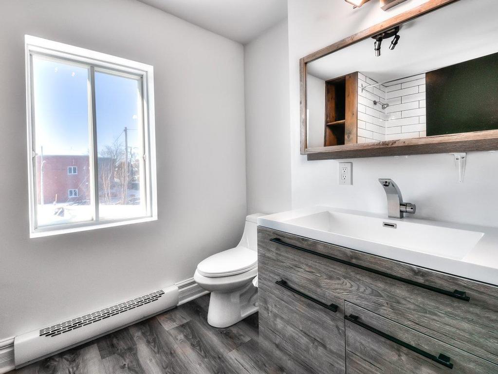 









305


Rue Laurier

,
Saint-Jean-sur-Richelieu,




QC
J3B6L2

