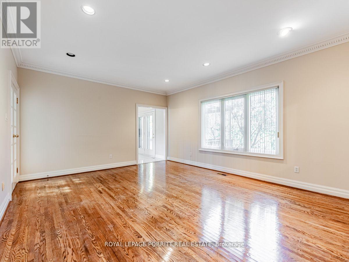 












8 LOVILLA BOULEVARD

,
Toronto,




Ontario
M9M1C3

