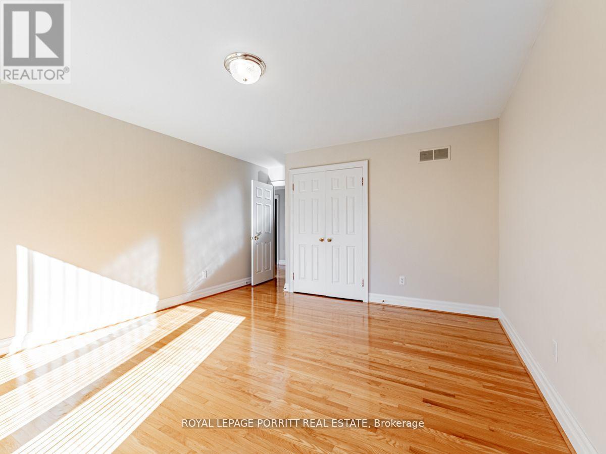 












8 LOVILLA BOULEVARD

,
Toronto,




Ontario
M9M1C3

