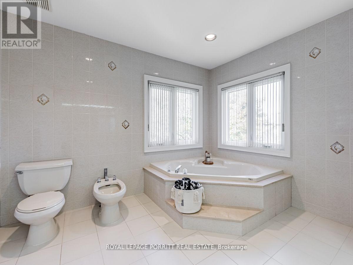 












8 LOVILLA BOULEVARD

,
Toronto,




Ontario
M9M1C3

