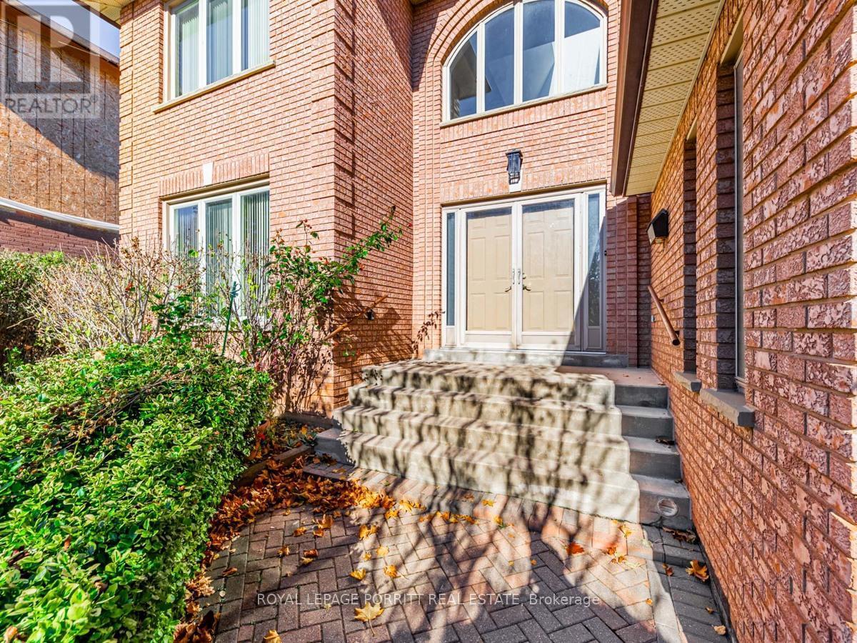 












8 LOVILLA BOULEVARD

,
Toronto,




Ontario
M9M1C3


