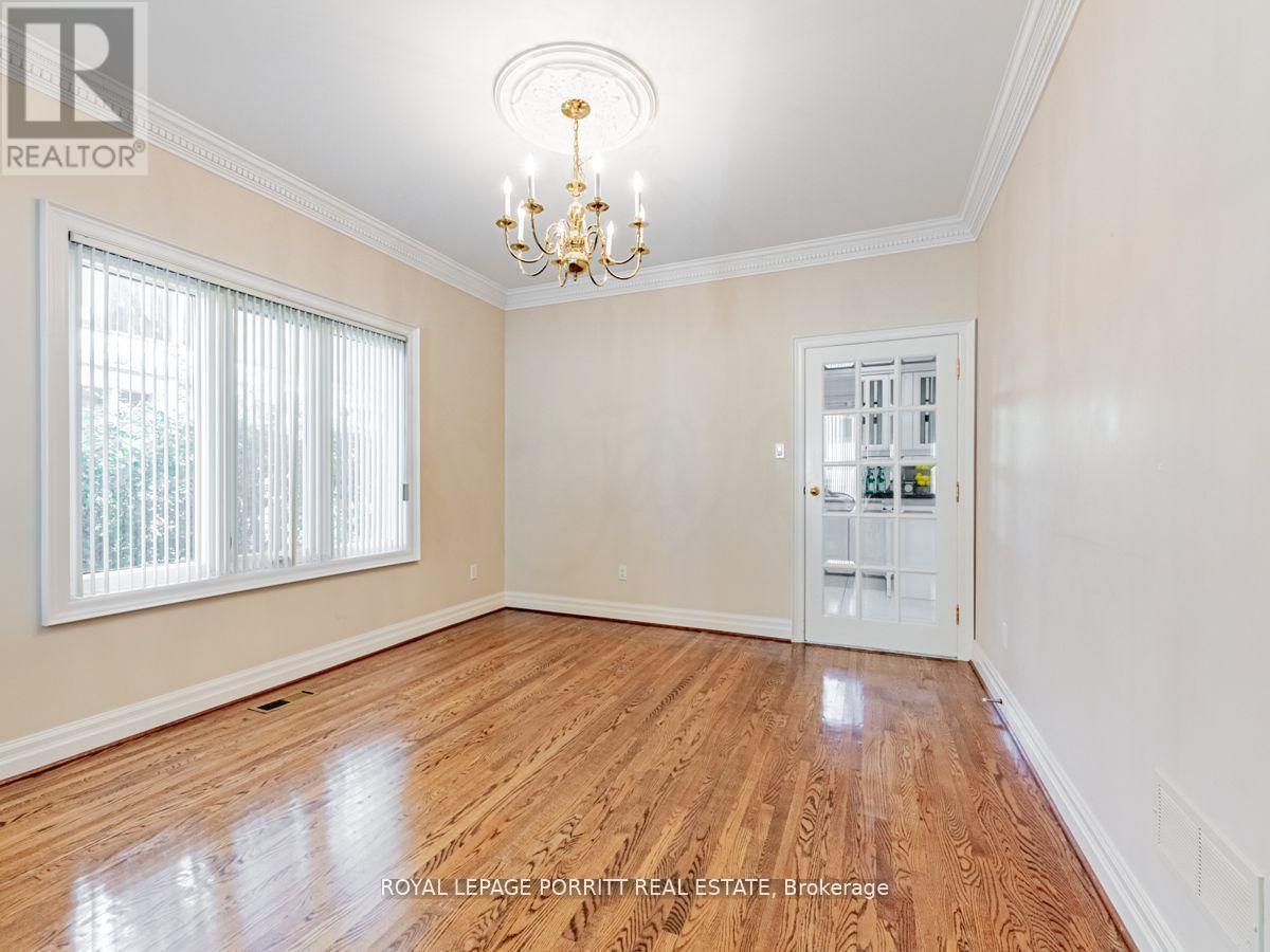 












8 LOVILLA BOULEVARD

,
Toronto,




Ontario
M9M1C3

