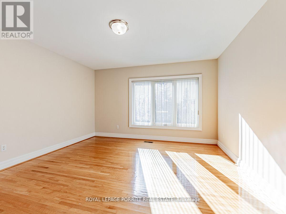 












8 LOVILLA BOULEVARD

,
Toronto,




Ontario
M9M1C3

