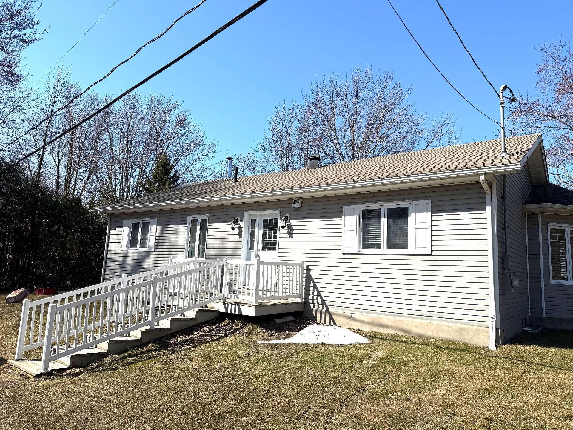 









6


48e Avenue

,
Sainte-Anne-de-Sabrevois,




QC
J0J2G0

