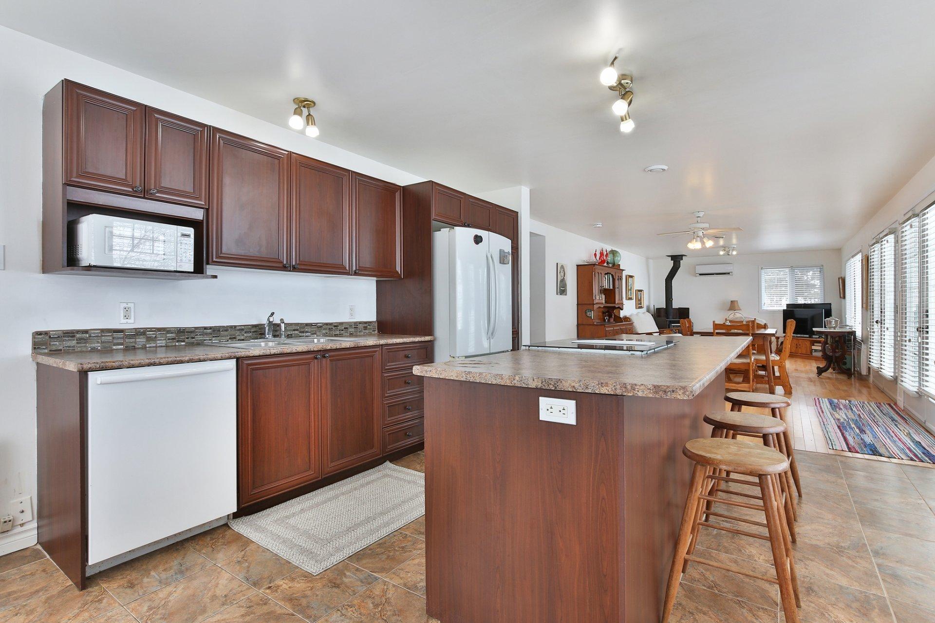 









6


48e Avenue

,
Sainte-Anne-de-Sabrevois,




QC
J0J2G0

