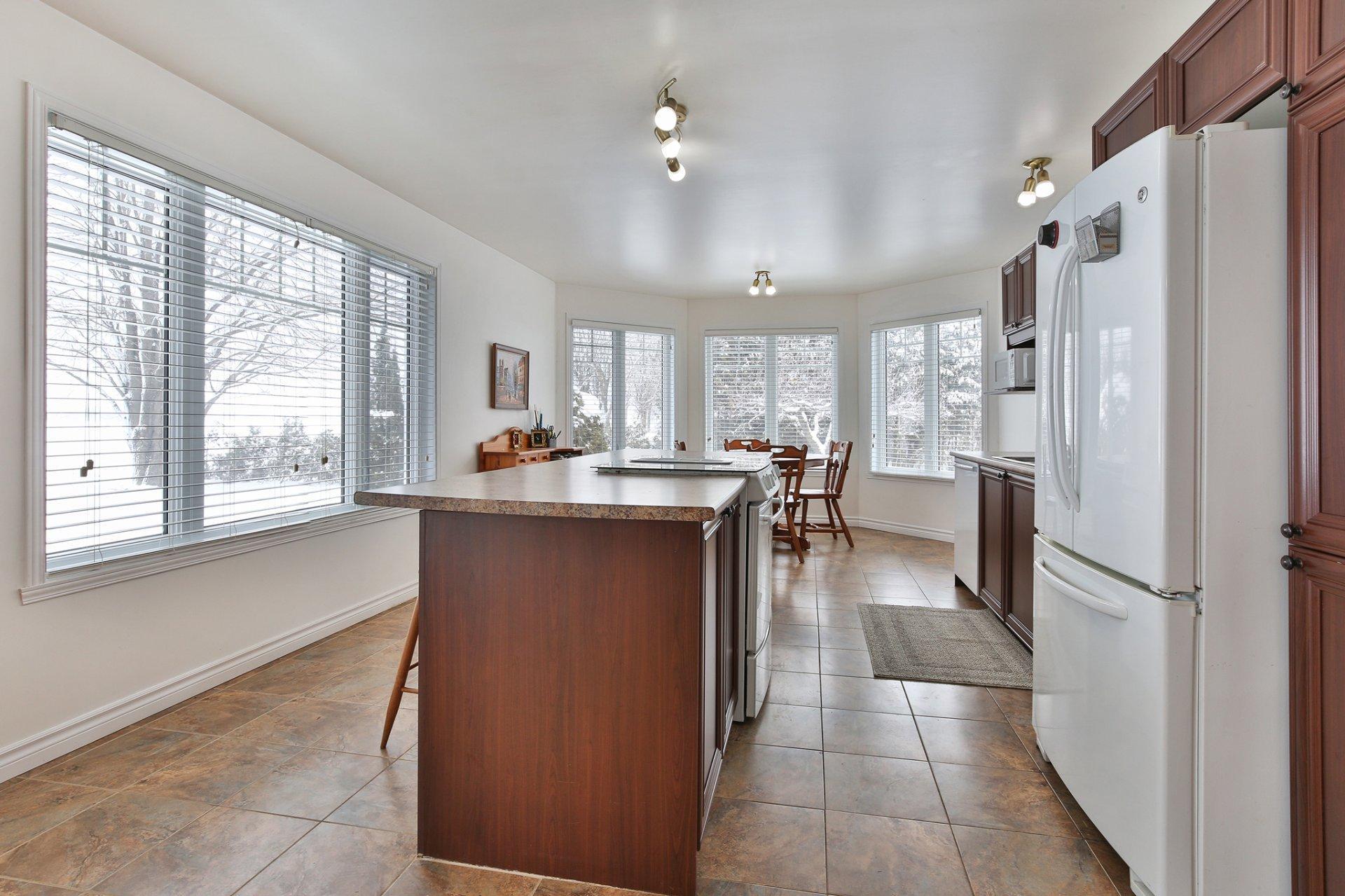 









6


48e Avenue

,
Sainte-Anne-de-Sabrevois,




QC
J0J2G0

