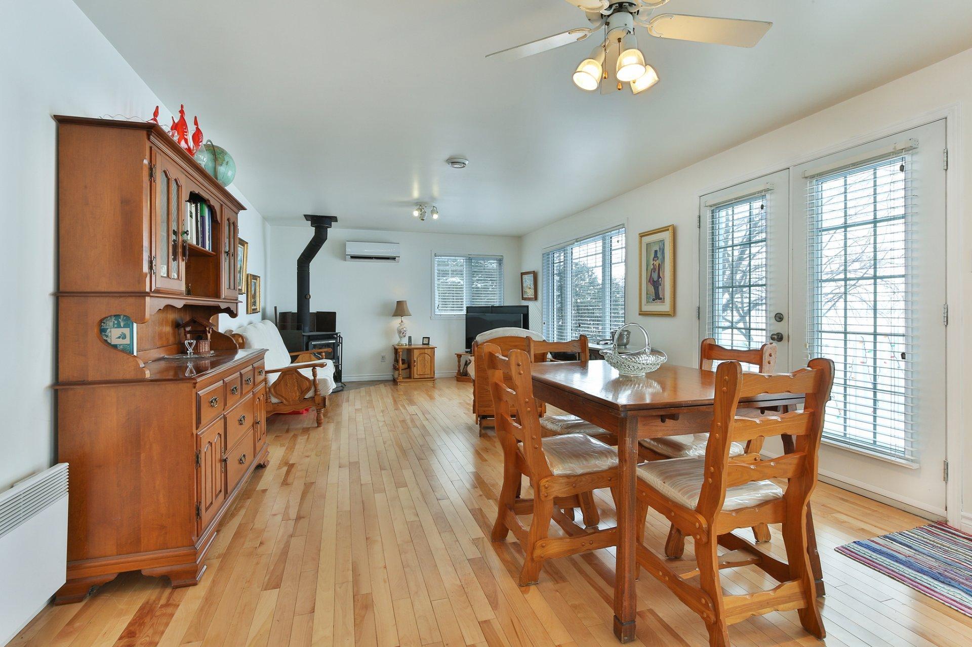 









6


48e Avenue

,
Sainte-Anne-de-Sabrevois,




QC
J0J2G0

