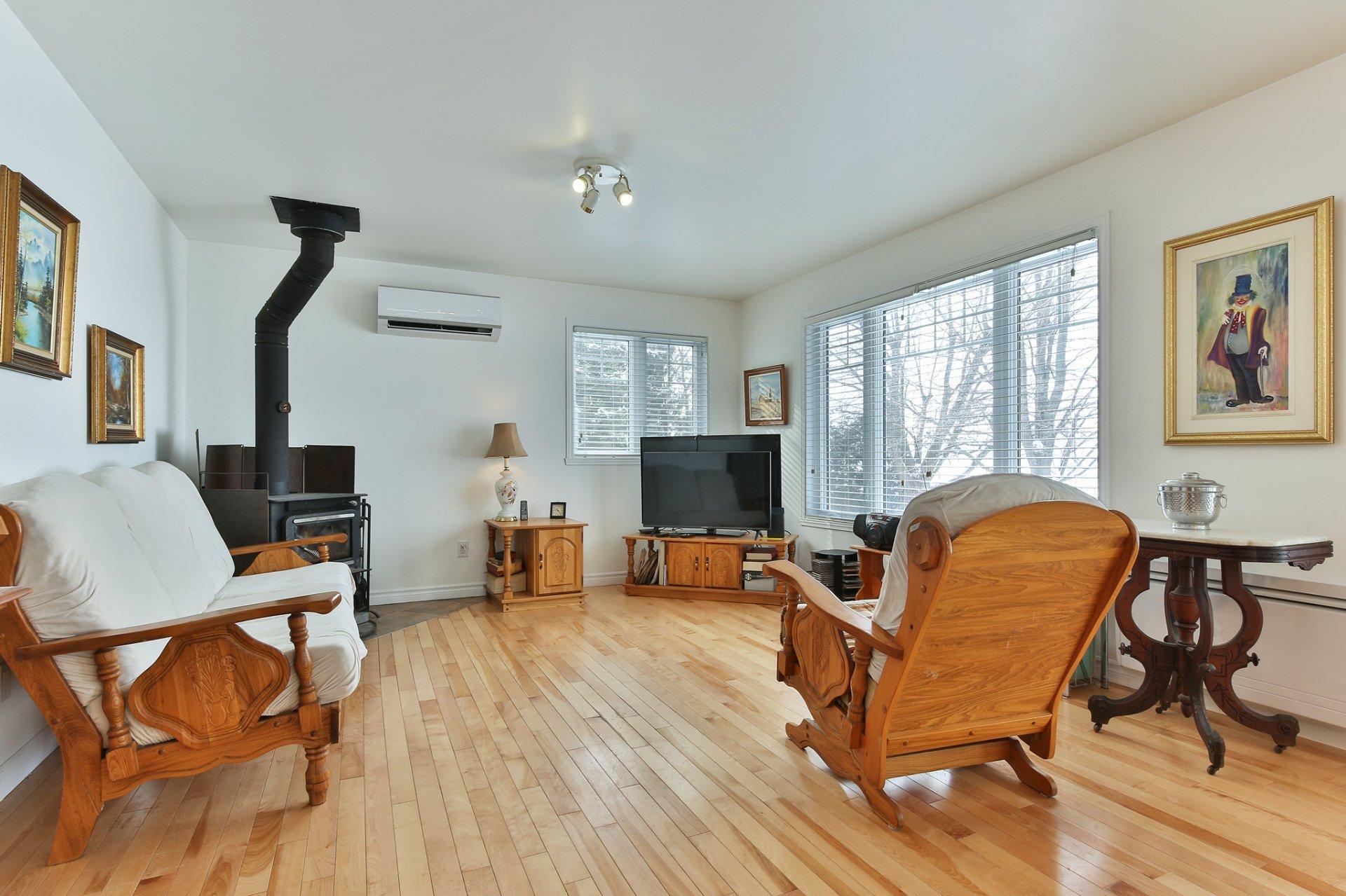









6


48e Avenue

,
Sainte-Anne-de-Sabrevois,




QC
J0J2G0

