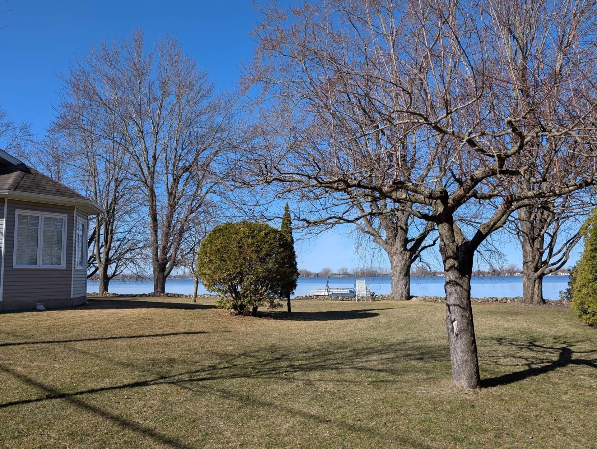 









6


48e Avenue

,
Sainte-Anne-de-Sabrevois,




QC
J0J2G0


