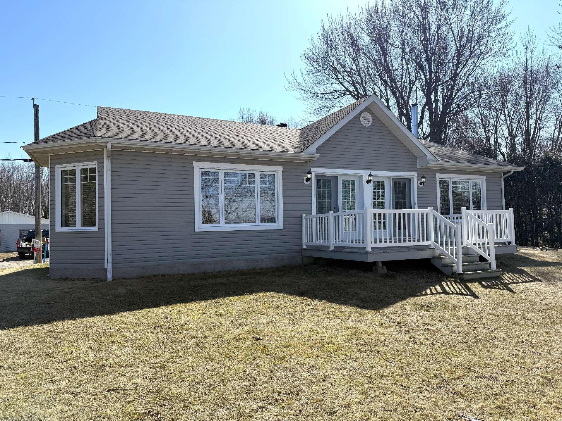 









6


48e Avenue

,
Sainte-Anne-de-Sabrevois,




QC
J0J2G0

