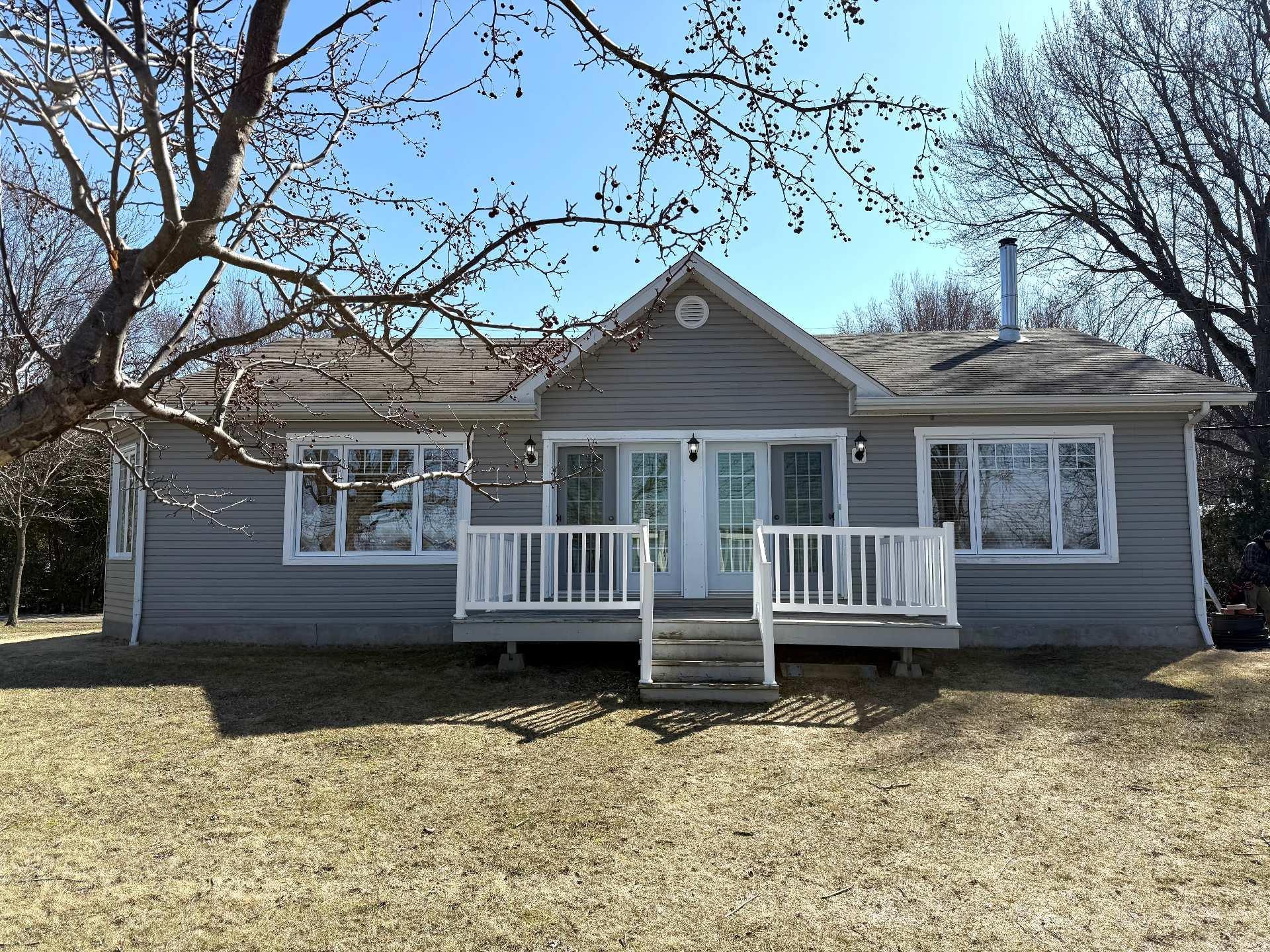 









6


48e Avenue

,
Sainte-Anne-de-Sabrevois,




QC
J0J2G0

