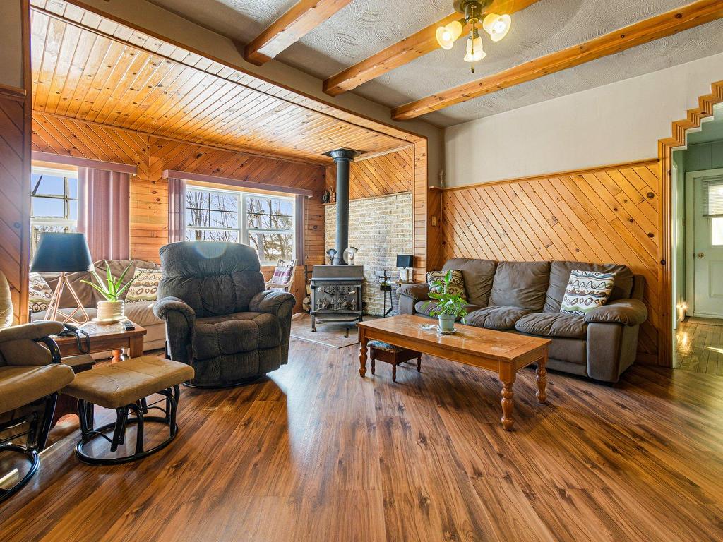 









333


Rue Principale

,
Brownsburg-Chatham,




QC
J8G2V1

