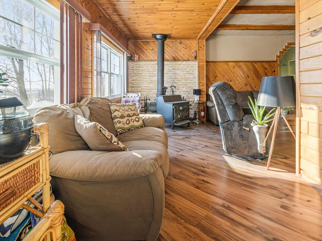 









333


Rue Principale

,
Brownsburg-Chatham,




QC
J8G2V1

