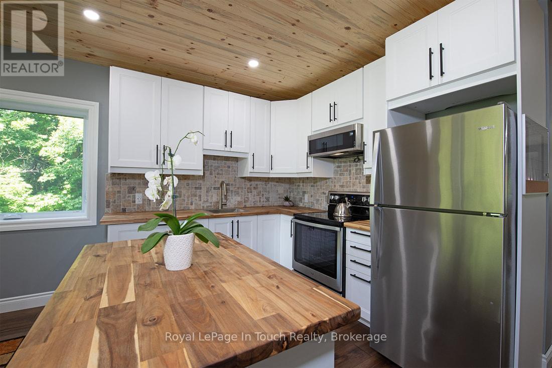 












3010 MATCHEDASH STREET

,
Severn (Fesserton),




Ontario
L0K2C0

