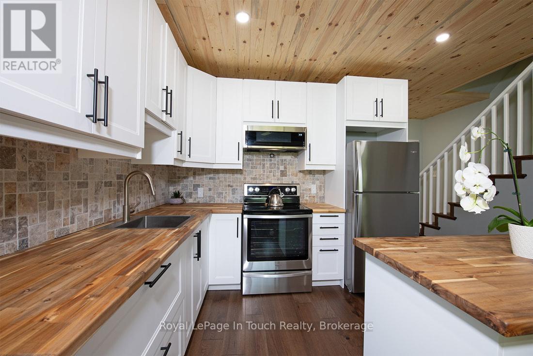 












3010 MATCHEDASH STREET

,
Severn (Fesserton),




Ontario
L0K2C0

