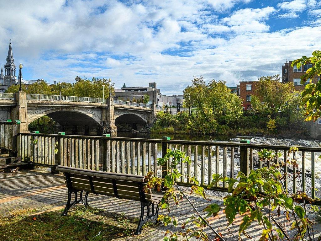 









305


Rue Laviolette

, 310,
Saint-Jérôme,




QC
J7Y4H7


