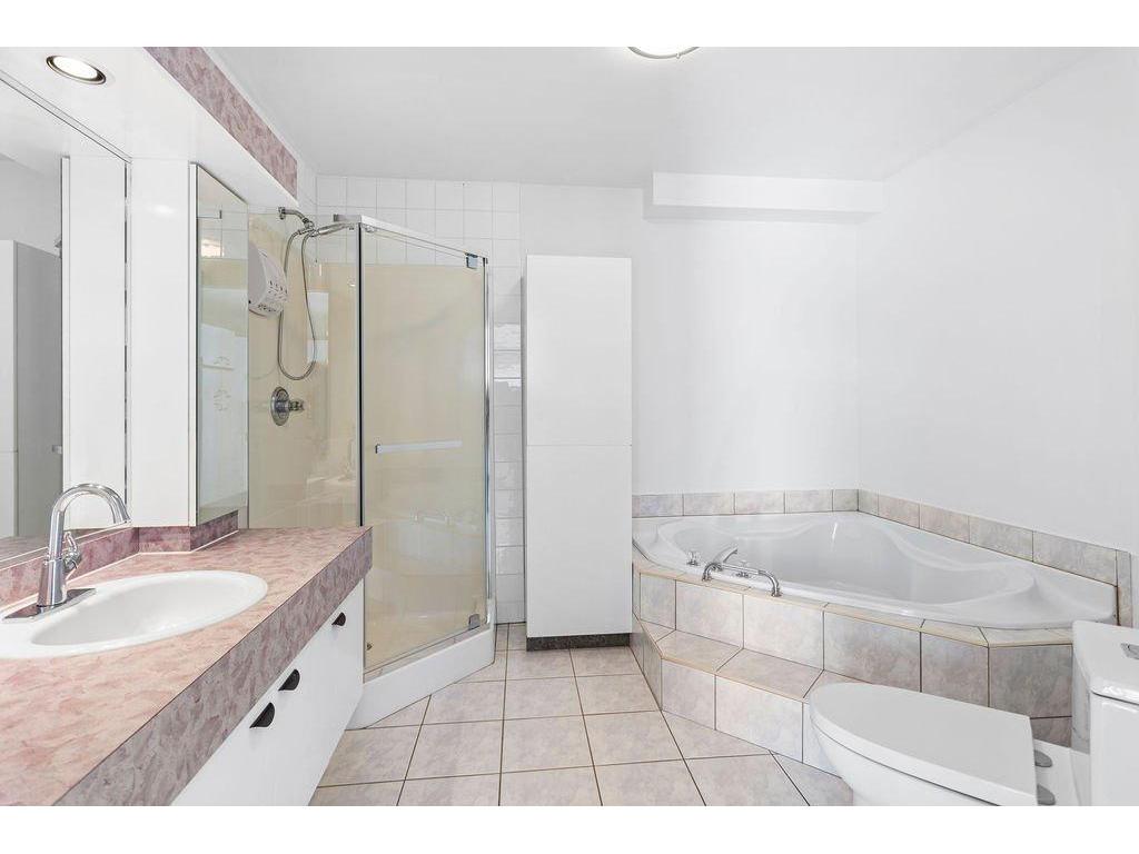 









2055


Rue St-Georges (Lafontaine)

, B,
Saint-Jérôme,




QC
J7Y1N2

