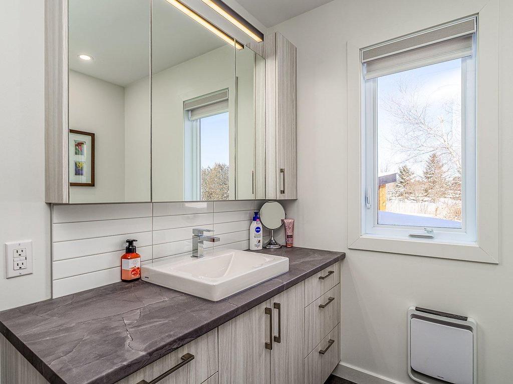 









4195


Route 222

,
Saint-Denis-de-Brompton,




QC
J0B2P0


