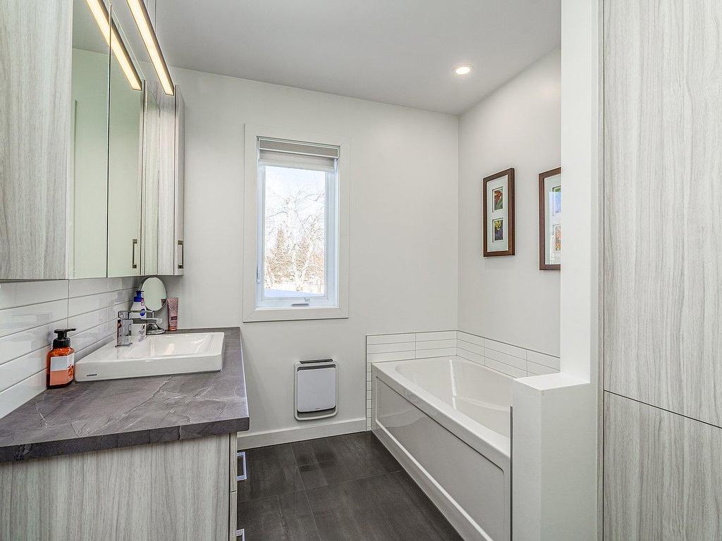 









4195


Route 222

,
Saint-Denis-de-Brompton,




QC
J0B2P0

