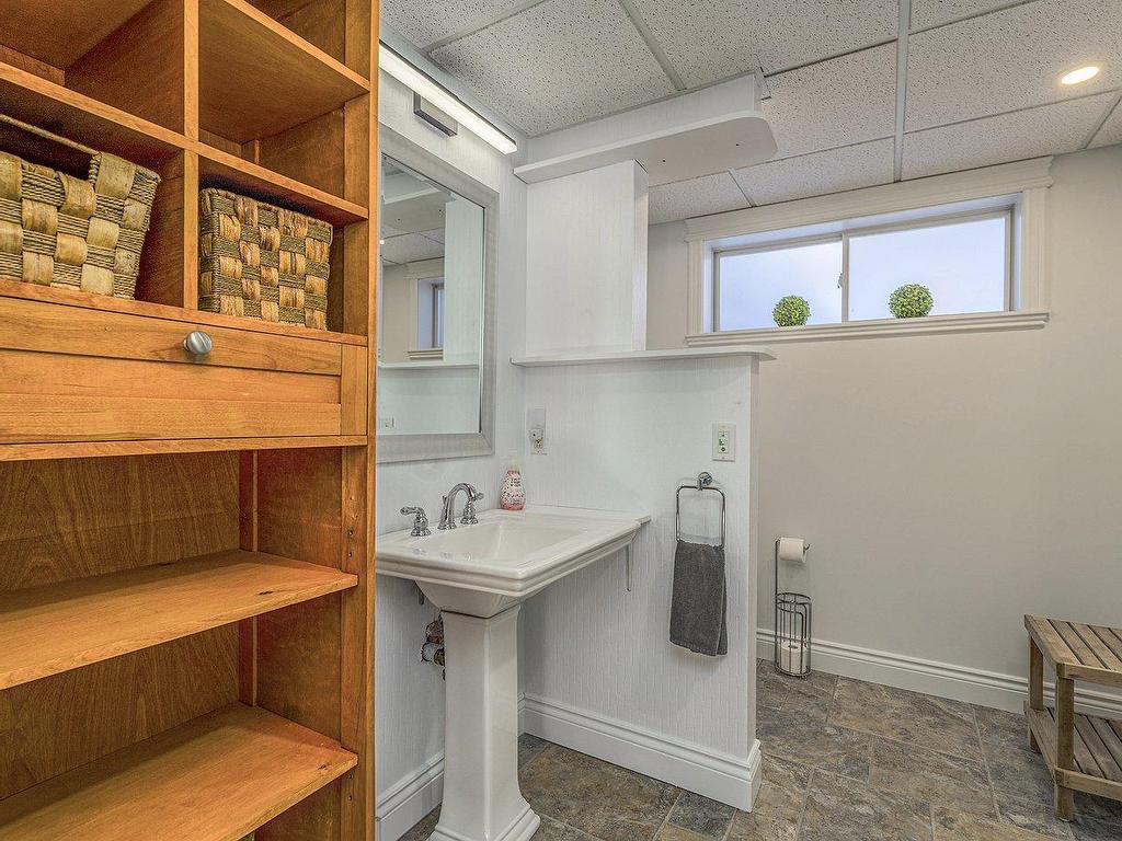 









4195


Route 222

,
Saint-Denis-de-Brompton,




QC
J0B2P0

