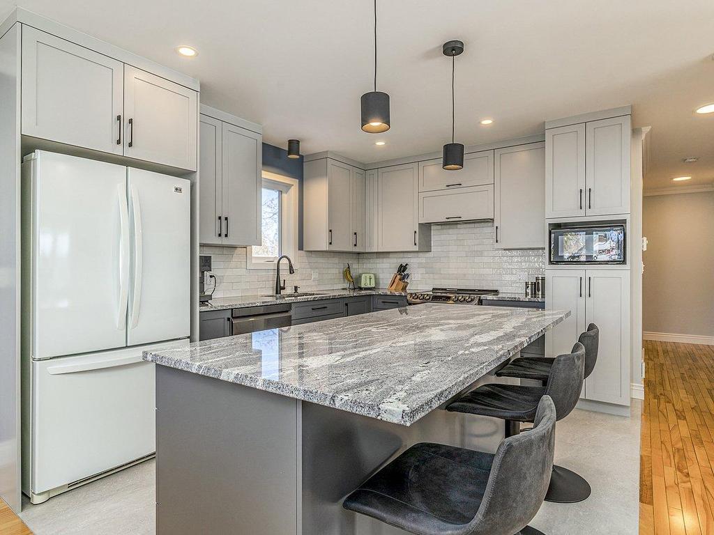 









4195


Route 222

,
Saint-Denis-de-Brompton,




QC
J0B2P0

