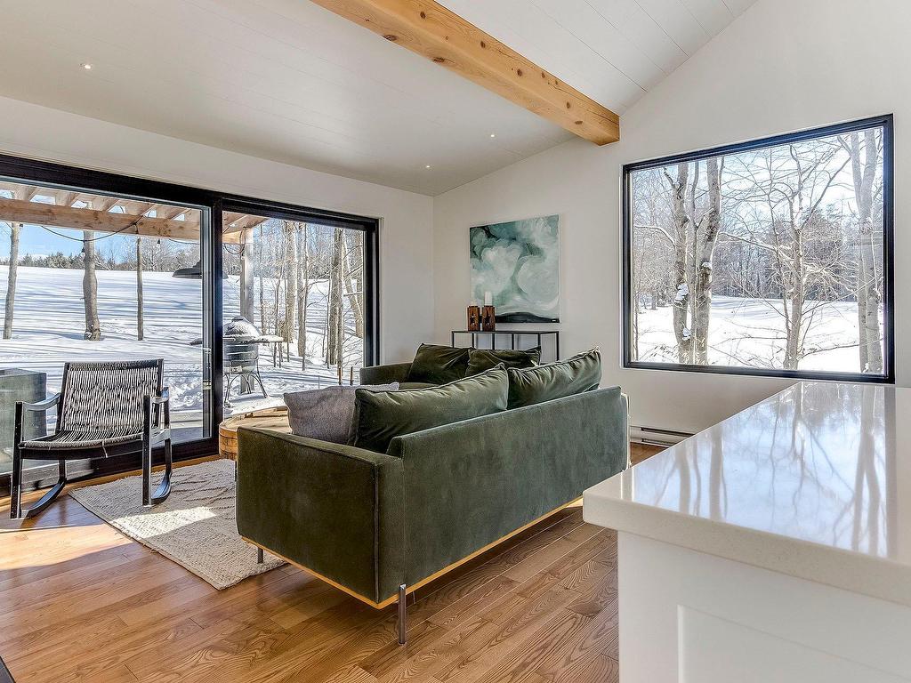









95


Rue Academy

,
Sutton,




QC
J0E2K0

