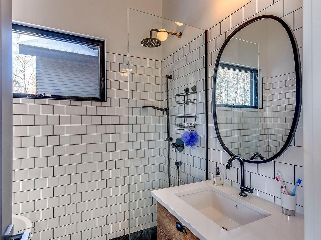 









95


Rue Academy

,
Sutton,




QC
J0E2K0

