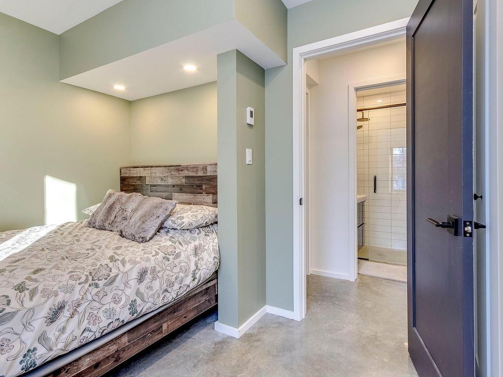 









95


Rue Academy

,
Sutton,




QC
J0E2K0

