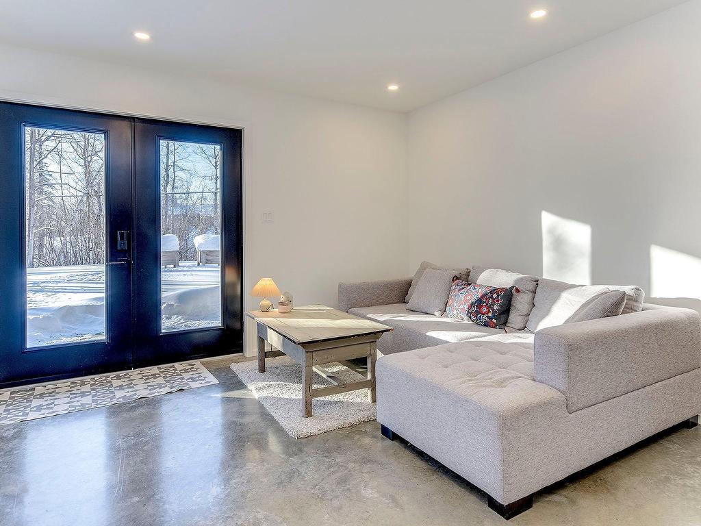 









95


Rue Academy

,
Sutton,




QC
J0E2K0

