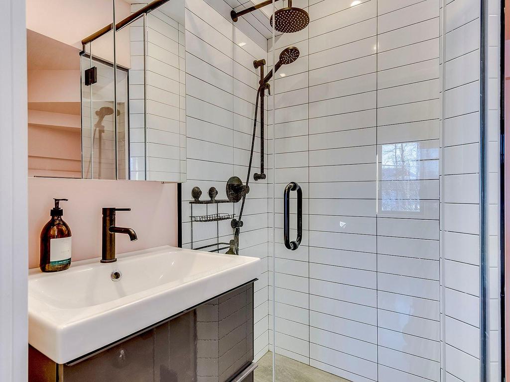 









95


Rue Academy

,
Sutton,




QC
J0E2K0

