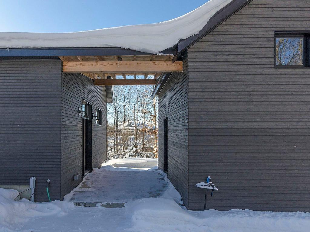 









95


Rue Academy

,
Sutton,




QC
J0E2K0

