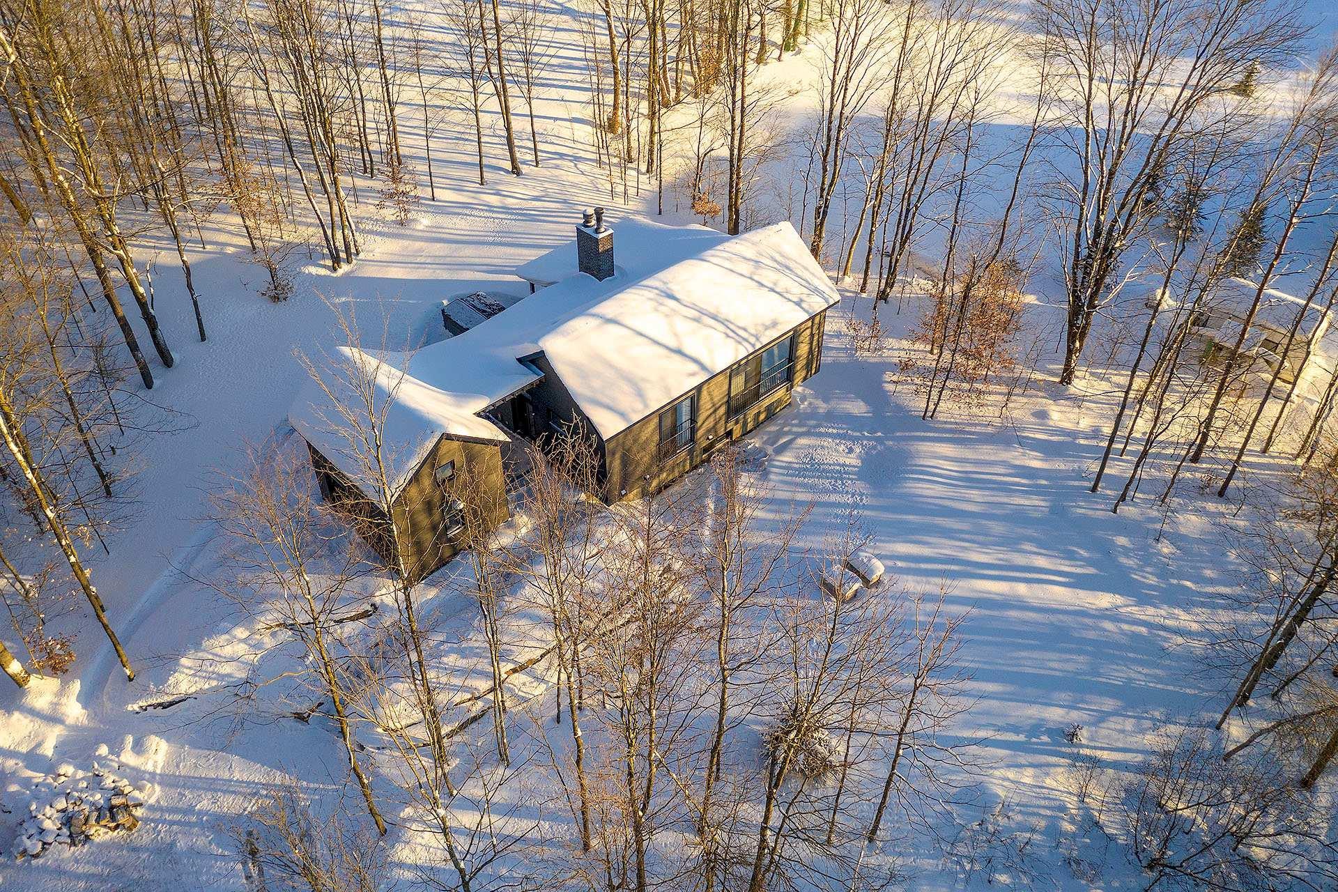 









95


Rue Academy

,
Sutton,




QC
J0E2K0

