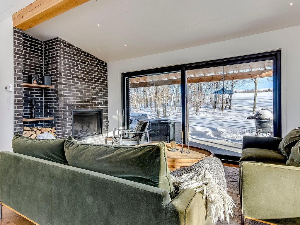 









95


Rue Academy

,
Sutton,




QC
J0E2K0


