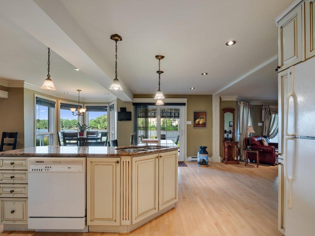 









5


1re Avenue

,
Laval (Auteuil),




QC
H7H2G9

