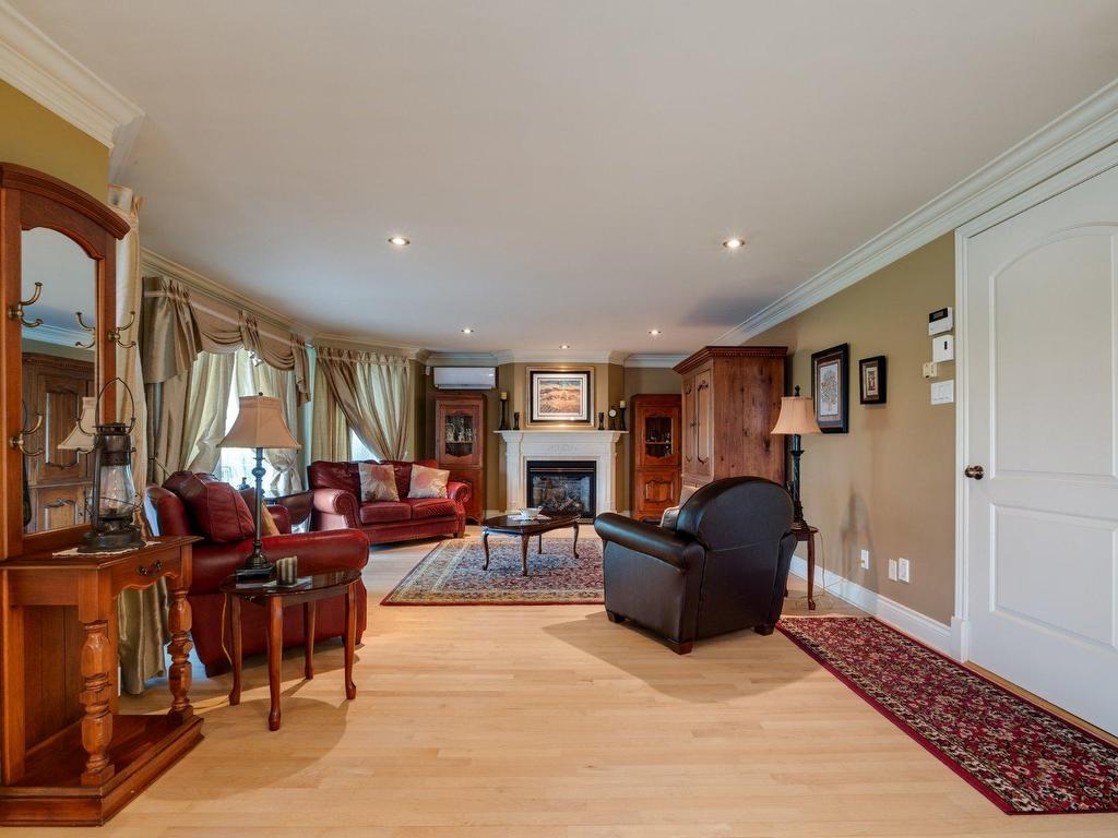 









5


1re Avenue

,
Laval (Auteuil),




QC
H7H2G9

