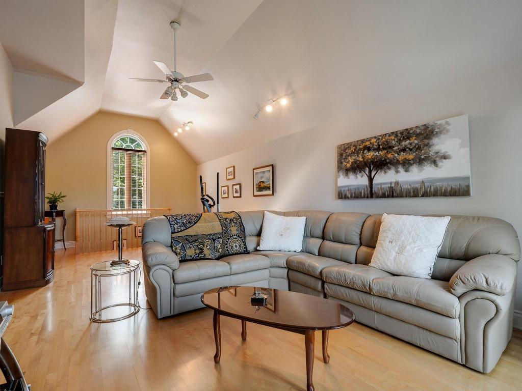 









5


1re Avenue

,
Laval (Auteuil),




QC
H7H2G9

