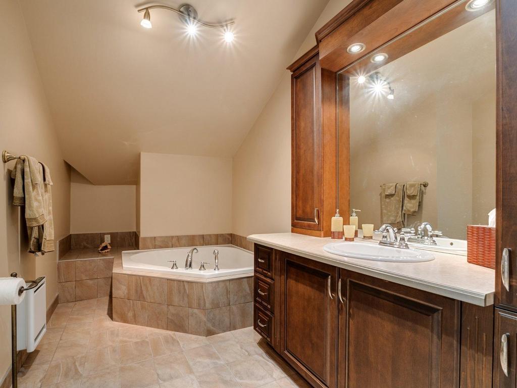 









5


1re Avenue

,
Laval (Auteuil),




QC
H7H2G9

