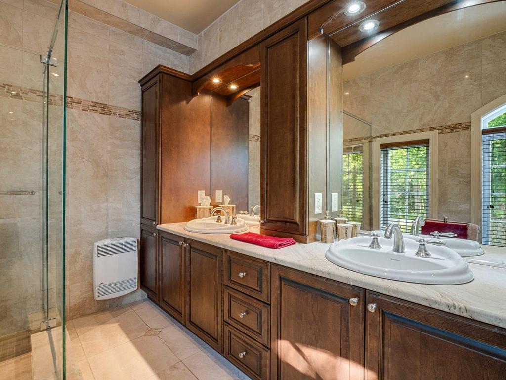 









5


1re Avenue

,
Laval (Auteuil),




QC
H7H2G9

