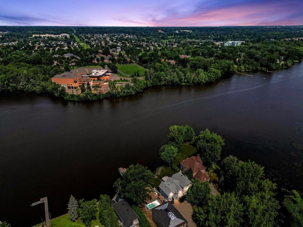 









5


1re Avenue

,
Laval (Auteuil),




QC
H7H2G9

