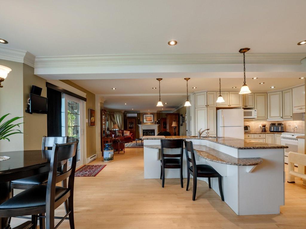 









5


1re Avenue

,
Laval (Auteuil),




QC
H7H2G9

