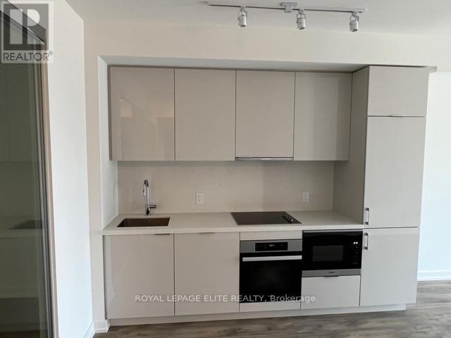 












810 - 158 FRONT STREET E

,
Toronto,




Ontario
M5A0K9

