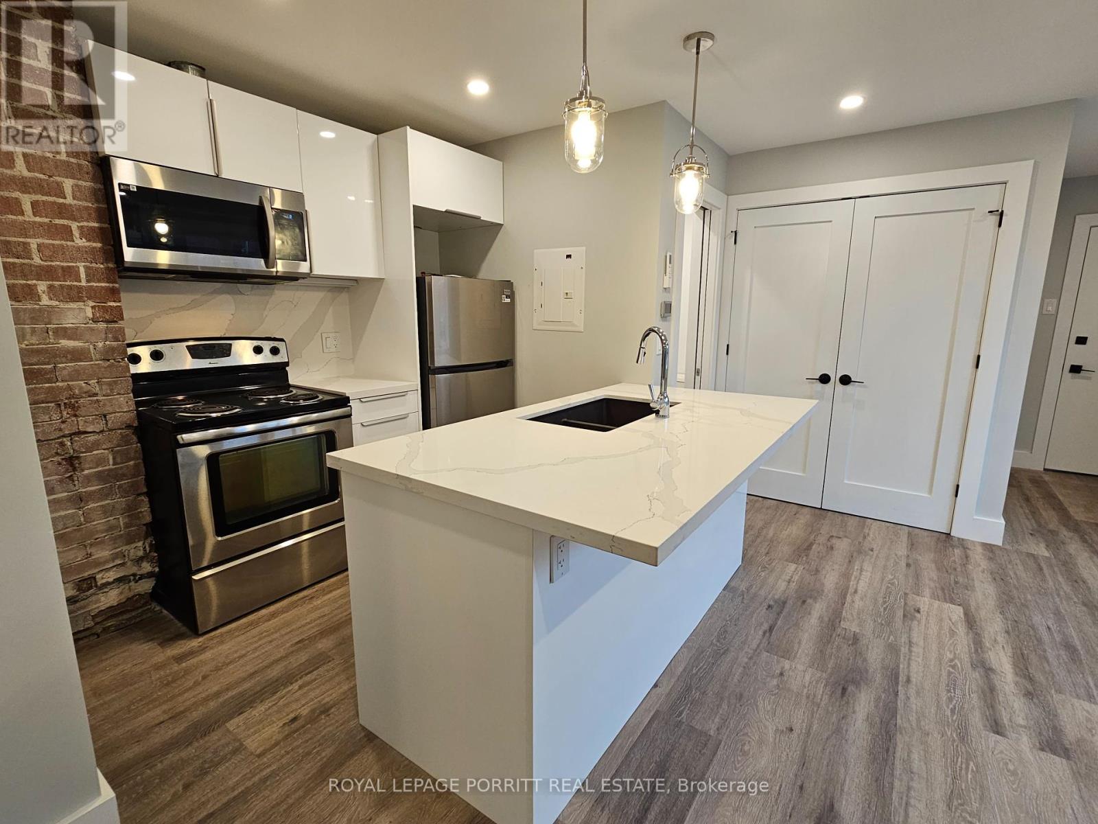 












3 - 333 SILVERTHORN AVENUE

,
Toronto,




Ontario
M6N3K5

