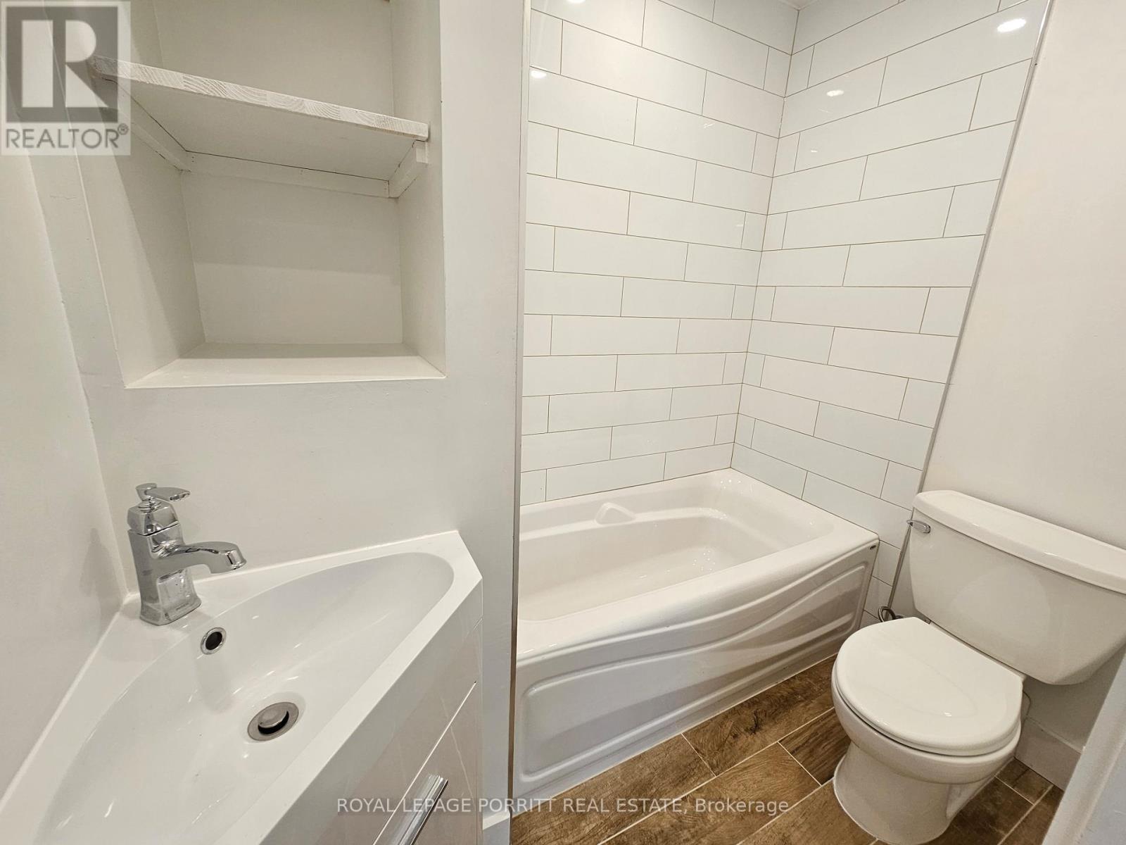 












3 - 333 SILVERTHORN AVENUE

,
Toronto,




Ontario
M6N3K5

