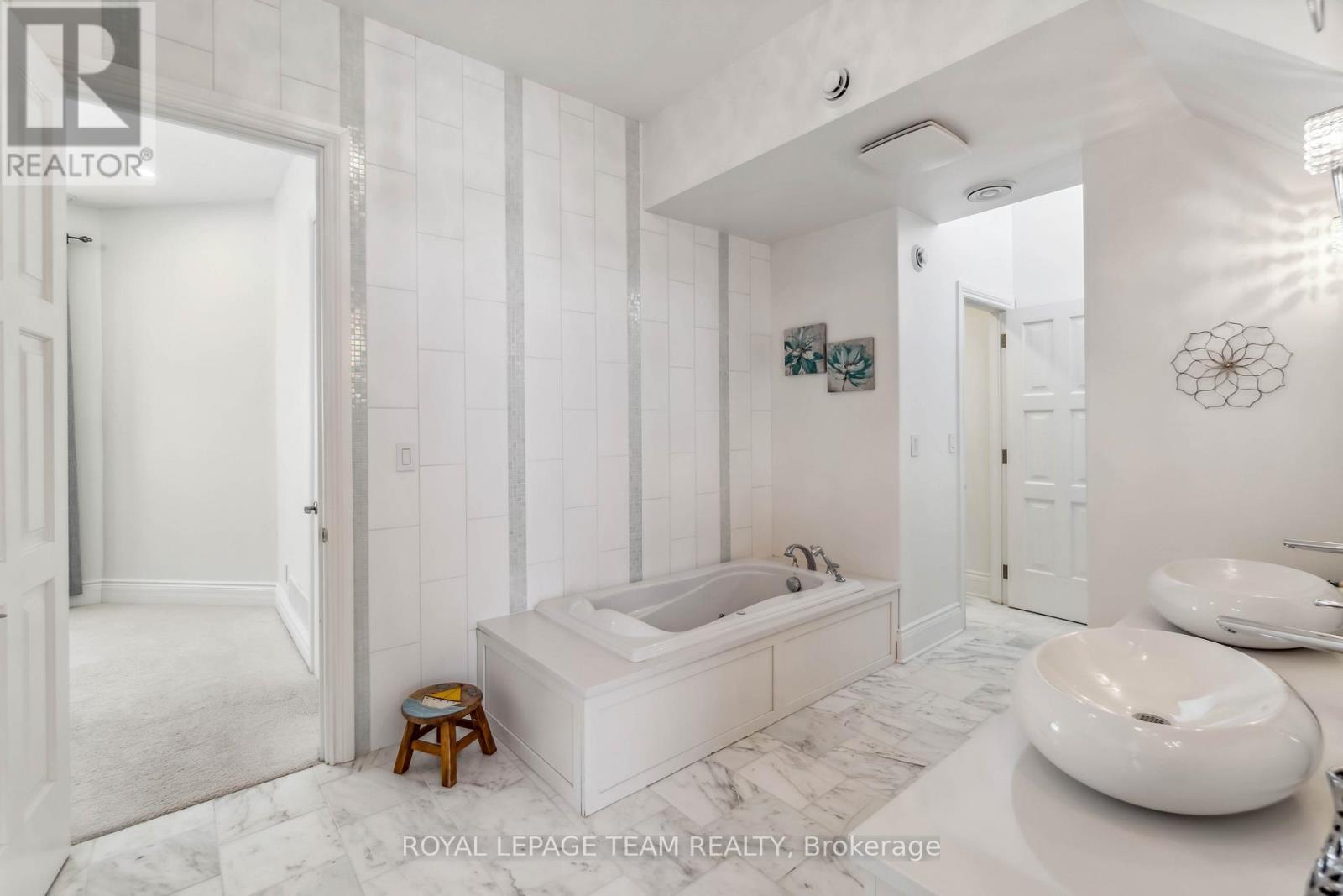 












1114 IRACE DRIVE

,
Augusta,




Ontario
K6V5T1

