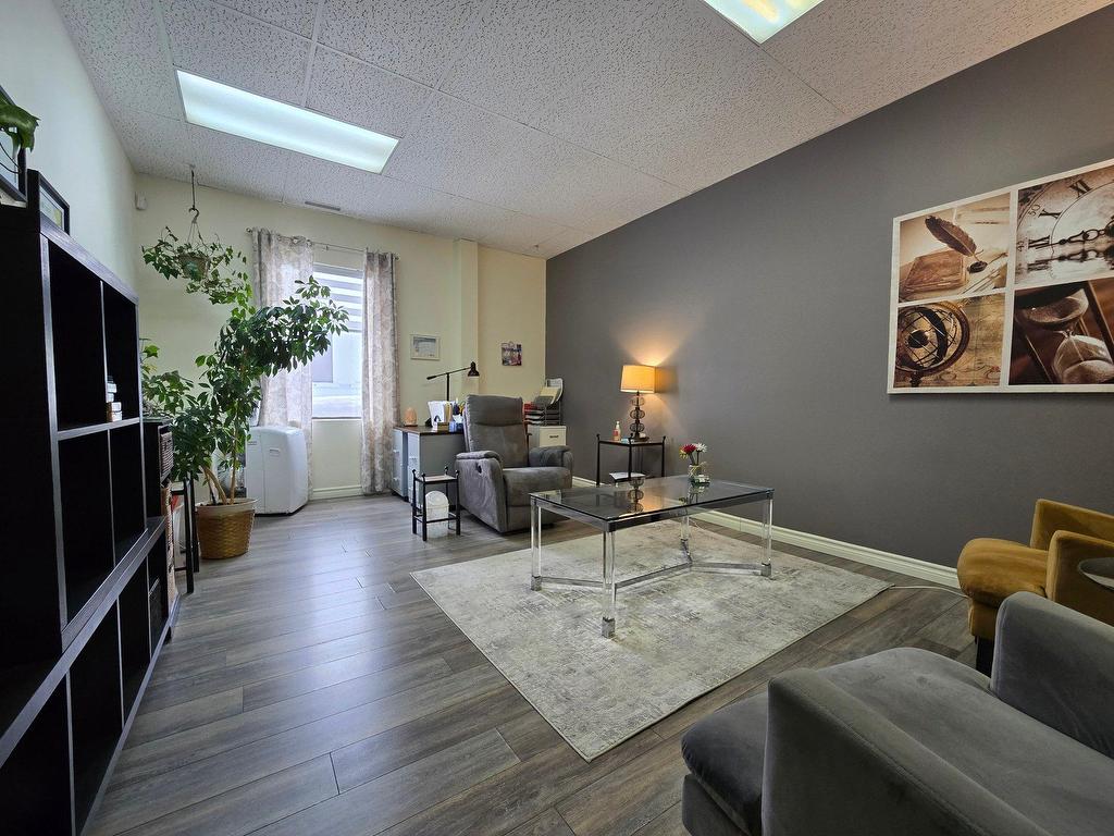 









5785


Boul. des Laurentides

, 204,
Laval (Auteuil),




QC
H7T2J2

