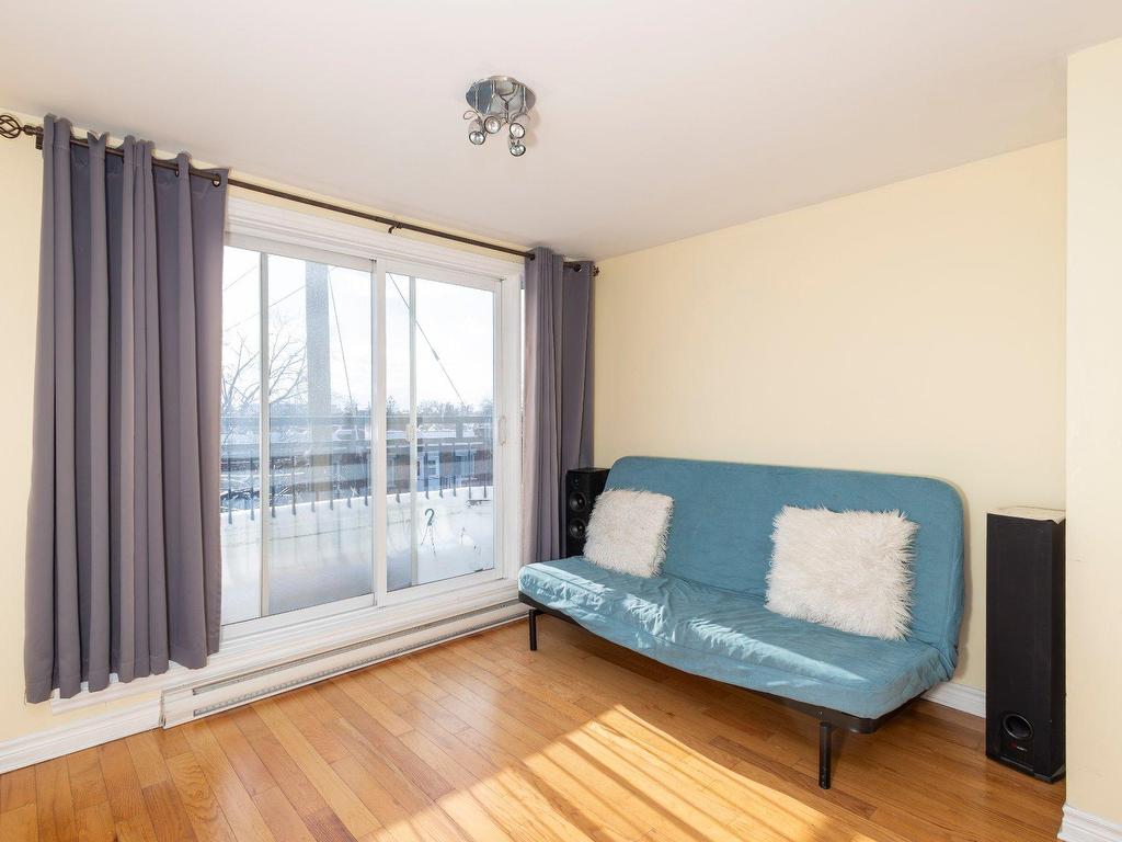 









7371


17e Avenue

, 8,
Montréal (Villeray/Saint-Michel/Parc-Extension),




QC
H2A2R7

