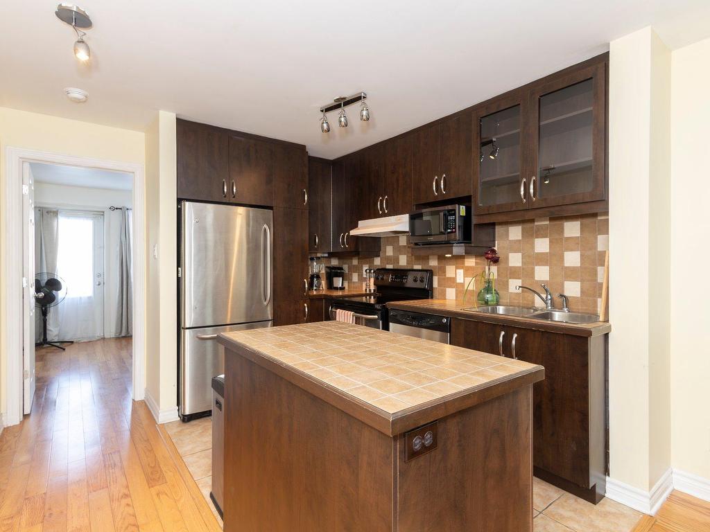 









7371


17e Avenue

, 8,
Montréal (Villeray/Saint-Michel/Parc-Extension),




QC
H2A2R7

