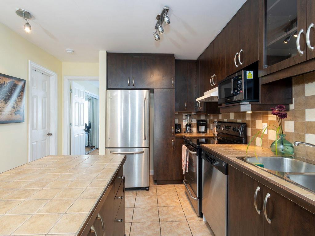 









7371


17e Avenue

, 8,
Montréal (Villeray/Saint-Michel/Parc-Extension),




QC
H2A2R7

